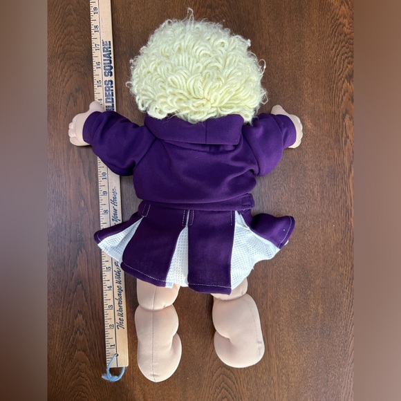 Cabbage Patch Kids, Cheerleader. Signed by Xavier Roberts. U get doll AND outfit - Picture 4 of 6